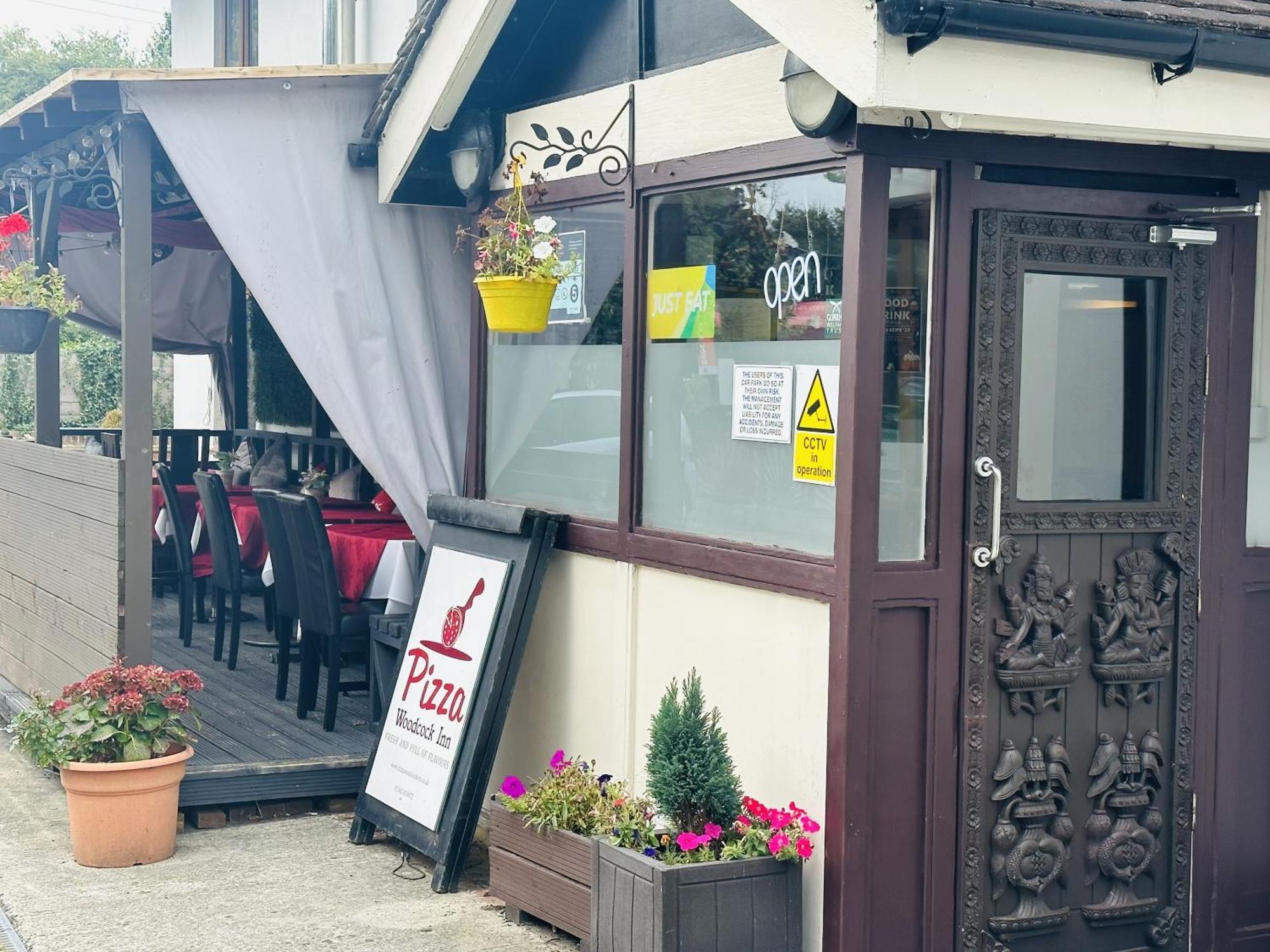 Woodcock Inn Felbridge エクステリア 写真
